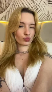 Tiffany_Paw: Public ( 9 фото)