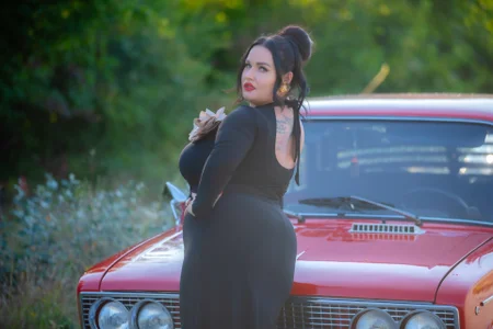 GeorgiaLerox 🖤Lady in black🖤 Pic 3