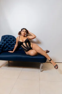 AlanaVelascos EVERYTHING YOU'RE LOOKING FOR slika 3