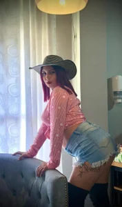 Violet_horny05のYour cowgirlの枚の写真