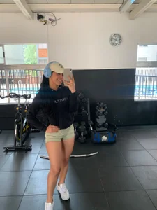 AlejandraScott Entrenando, nos vemos a las 2:00pm mis amores... Hình