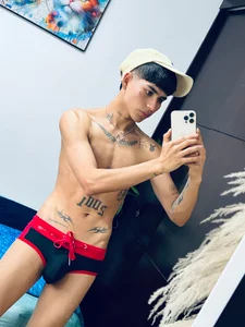 lukasstrong_ Here I am showing off how beautiful the fitted underwear looks on my body ✨❤️ Fotka 2