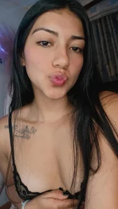 I'm not here to talk... I'm here to kiss you and more. od Quiinn_bx  snímek