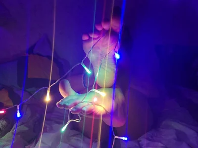 Selbi_Paine bright feet Pic