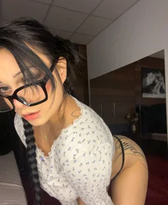 AlexisGoth Just me รูป  2