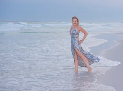 Lisaisluscious: Public ( 2 фото)