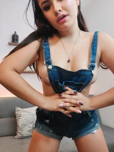 missvale what's under my shorts? Pic 8