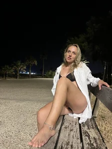 Sienna_Solex Dominance in the Dark  2. fénykép