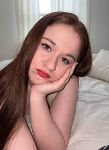 Pinky tease 😝 de FlameFoxy_  5 photos