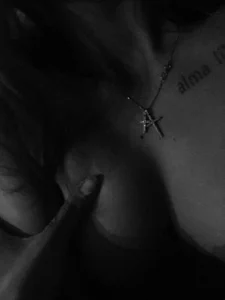 MonicaNotLewinsky: Public ( 4 фото)