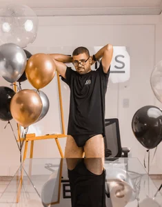 magnus_serket Happy Birthday to Me... Undressed 🎁 Foto 5