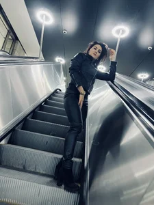 In the subway de ZhenjaPoledance  6 Imagens