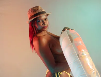 LisaBaileys: SUMMER IS NOW 💚🧡💙 ( фото)