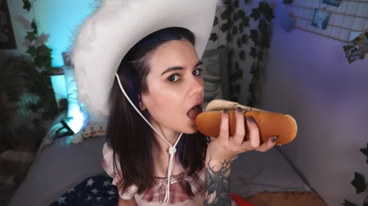 Lil_Amelie 4th July! Yay, HOTdogs! Pic 8