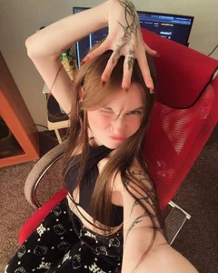 Alice_1n_Wonderland_ pc girl Pic 8