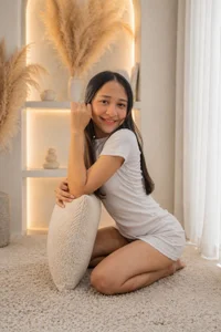 Ashley_velvet_ Public Pic 5