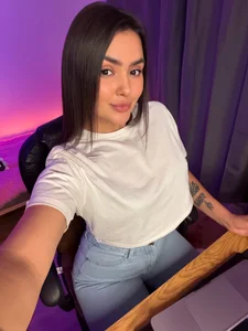 Vivienns 🌸 Pic 2