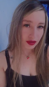 Mia_Backer07 Public Pic 2