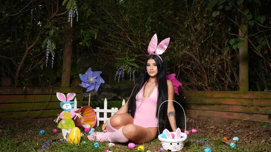 luciana_agudelo Easter sin 🐰🍎💖 Pic 4