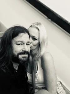 TheCockandBlonde: Public ( 5 фото)