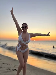 Beach, breeze and sea 🌴 (الشاطئ والنسيم والبحر) 🌊 od Wkatte  2 snímek