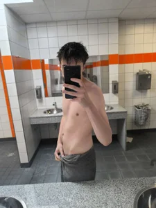 Naked_Ben Public Pic 9