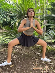 stefany_bro Stretching... but warming up more than just the muscles 😏🌿 Pic 6