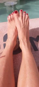 mommyselenafit_ feet Foto