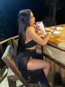 Amira_Falak Public 사진