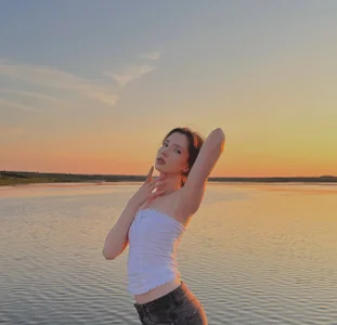 KirstieHower Public Immagine  2