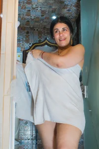 girasol_walton We went from the bathroom to the bed Pic 2