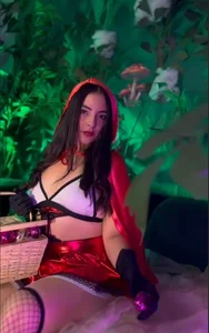 AllisonRogersX Little Red Riding Hood Bilde