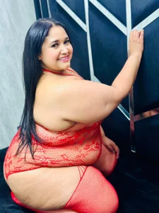 🖤 Angel face, midnight hair, and curves made to drive you wild. 😈🍑🔥 od BustyyJuicy_Rs  snímek
