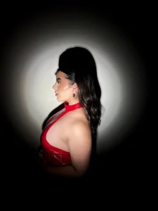 CandaseRussell Passion red. Pic 3