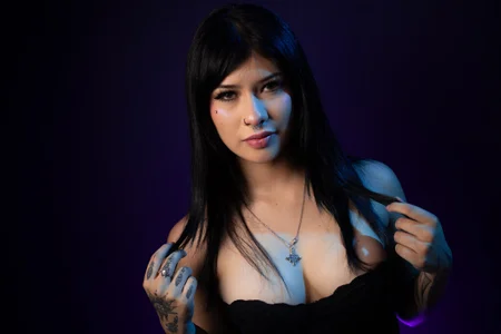 SofiaThoompson shadows and essence Pic 5