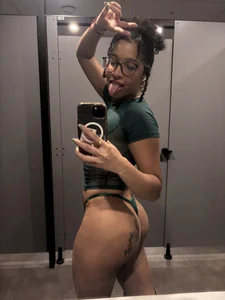 Lauyako_974 Un peu de moi II Pic