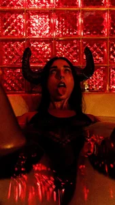 helen_mooree: discover my dark secrets 😈 ( 5 фото)