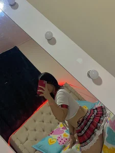 🥵📚Schoolgirl 📏🔥😈 de CandyBunnyy  3 Imagens