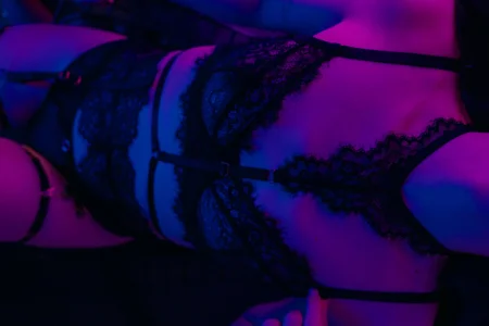 VikiKeltのneon seductionの枚の写真