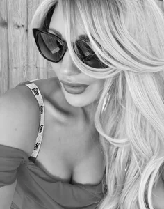 Horny-Bonnie-blonde Bonny Pic
