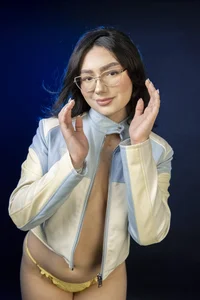 EmilyTurneer Cool girl টি ছবি