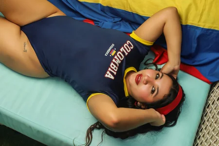 Let's make a gol de Victoria_Rosee  5 photos