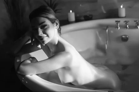 jelly__beanss Naughty In Bathtub Poză