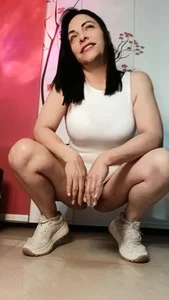 _Kamy_Hot Public Pic 4