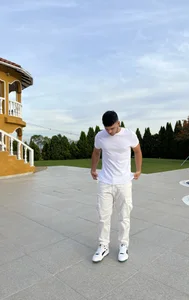 mateoleonee Public Kuva