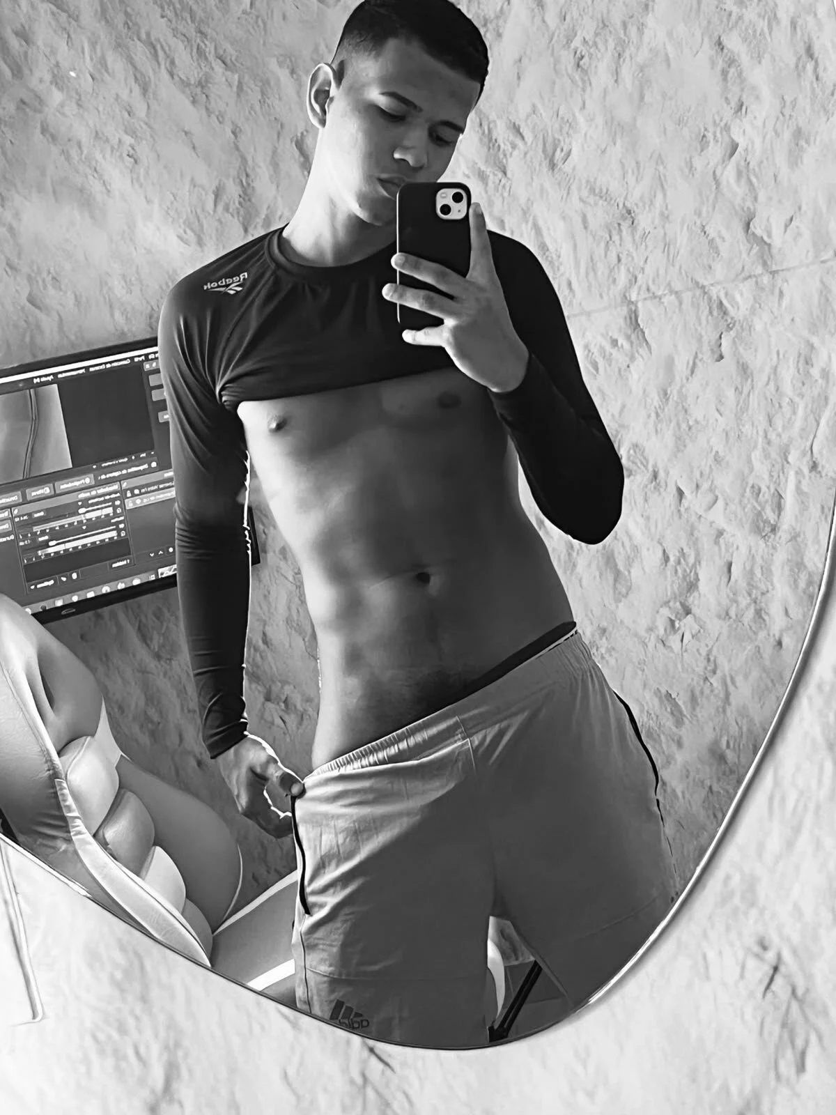 Noah_sexhotty 님의 트렌드 중인 사진  8087개