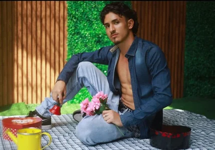 Kriss_Edwards Public Immagine  5