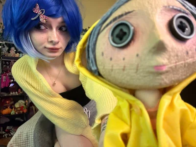 MeviCoral 💙Coraline cosplay💙 Pic 3