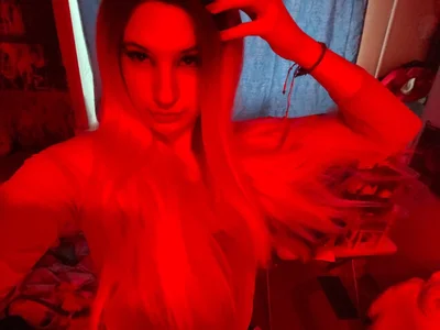 EarthaCwik Red lights suits me:) Bilde 5