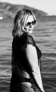 NatalieMourOn the beach图片 2